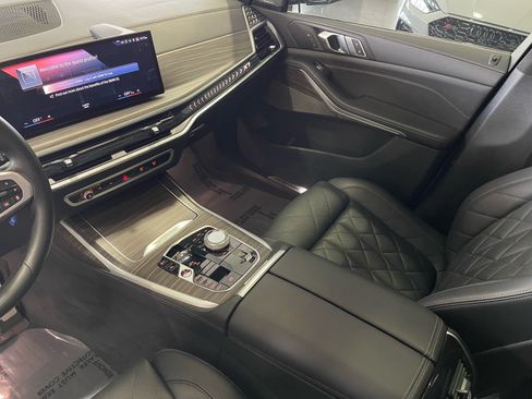 Used 2023 BMW X7 xDrive40i w/ M Sport Package AWD/4WD image 29