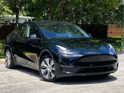 Used 2023 Tesla Model Y Long Range AWD/4WD image 7