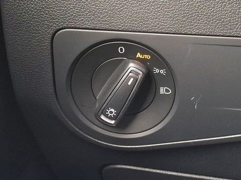 Used 2021 Volkswagen Tiguan SE w/ Panoramic Sunroof Package image 22