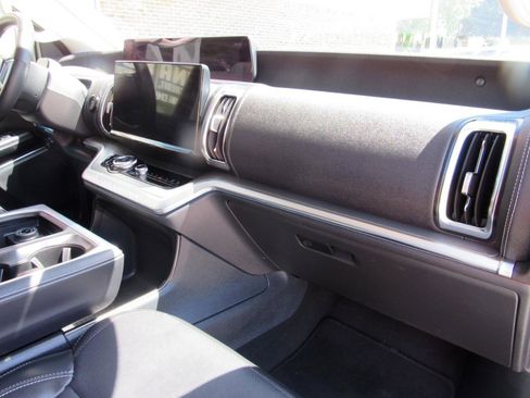 Used 2025 Ford Expedition Max Platinum AWD/4WD image 38