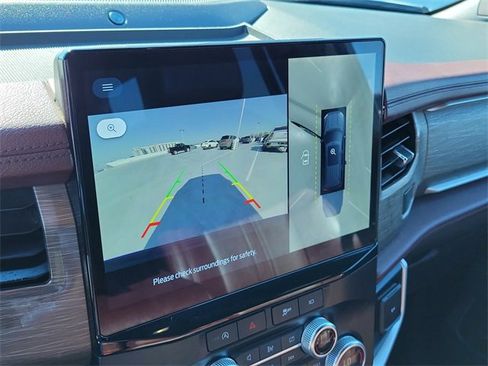 Used 2024 Ford Expedition Limited image 16