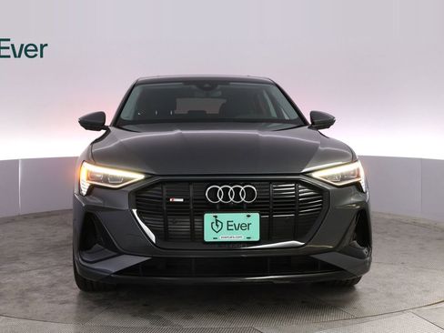 Used 2022 Audi e-tron Premium w/ Convenience Plus Package image 12