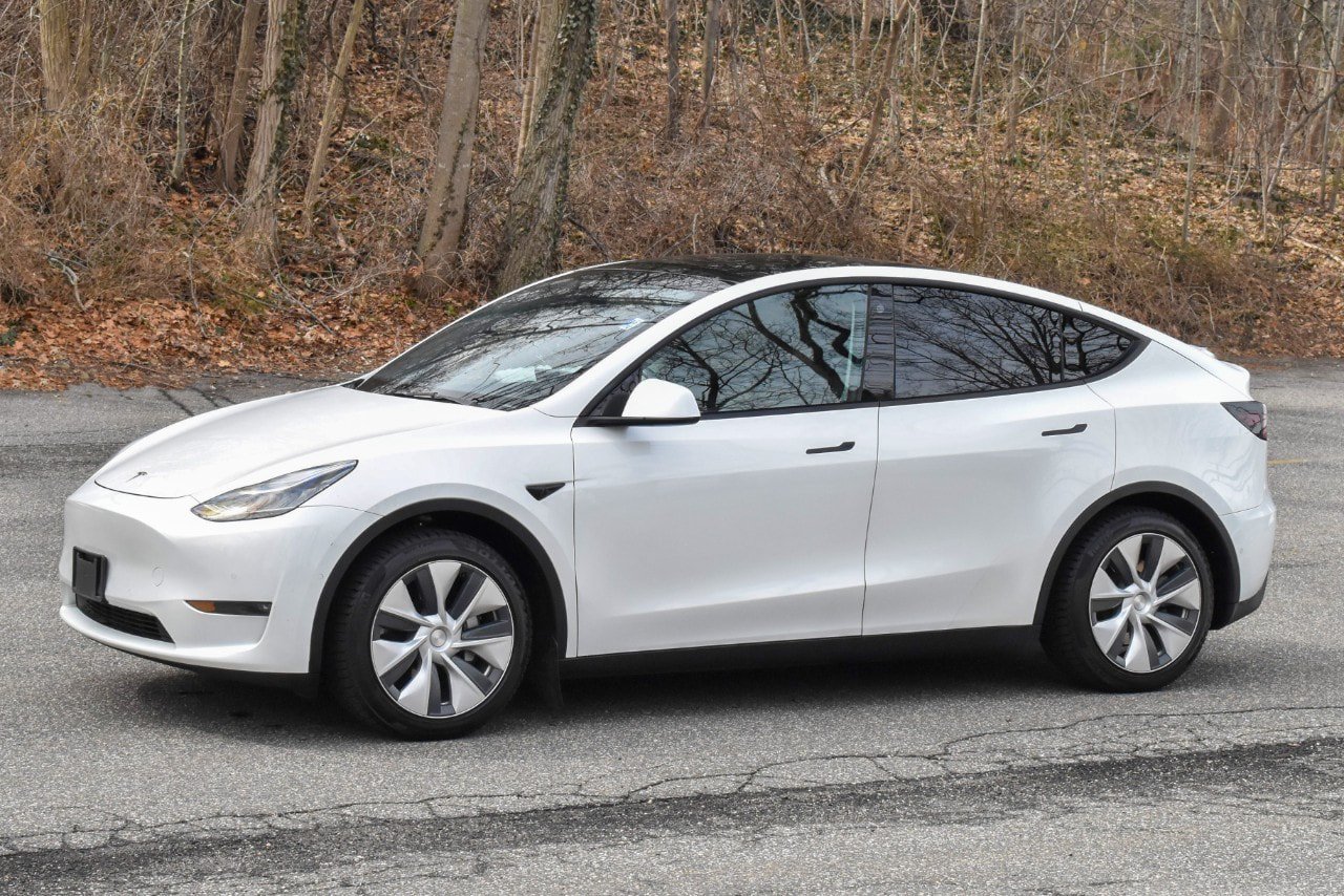 Used 2021 Tesla Model Y 2WD image 2