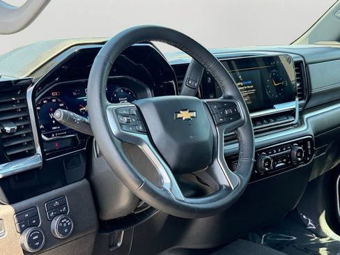 Used 2025 Chevrolet Silverado 2500 LT AWD/4WD image 18