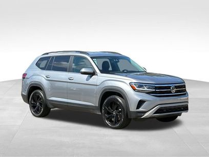 Used 2023 Volkswagen Atlas SE w/ Black Wheel Package