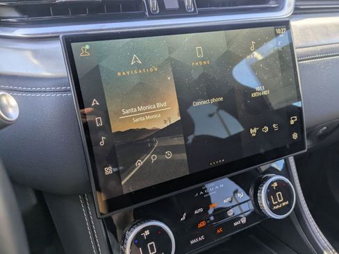 Used 2024 Jaguar F-PACE R-Dynamic S image 13