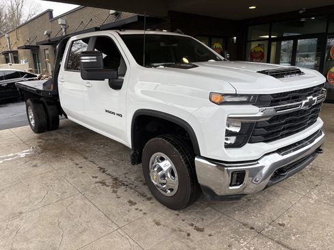 Used 2024 Chevrolet Silverado 3500 LT w/ Convenience Package image 6