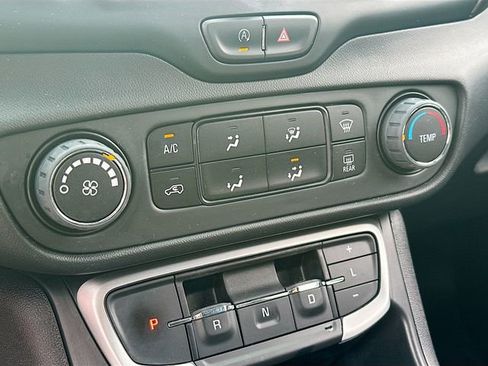 Used 2023 GMC Terrain SLE FWD image 17