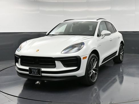 Certified 2025 Porsche Macan image 6