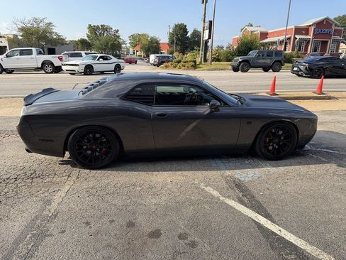 Used 2016 Dodge Challenger SRT w/ Technology Group RWD image 9
