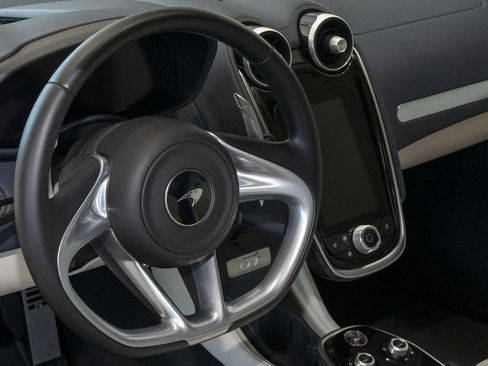 Used 2023 McLaren GT RWD image 22