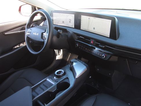 Used 2024 Kia EV6 Light image 9