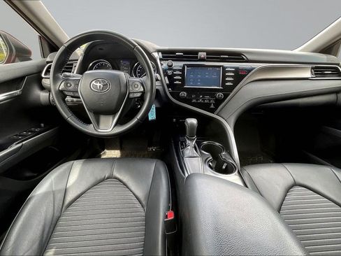 Used 2019 Toyota Camry SE FWD image 16