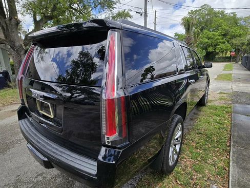 Used 2018 GMC Yukon XL SLT image 3