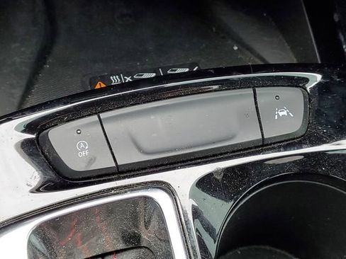 Used 2024 Chevrolet Trax RS w/ Sunroof Package FWD image 23