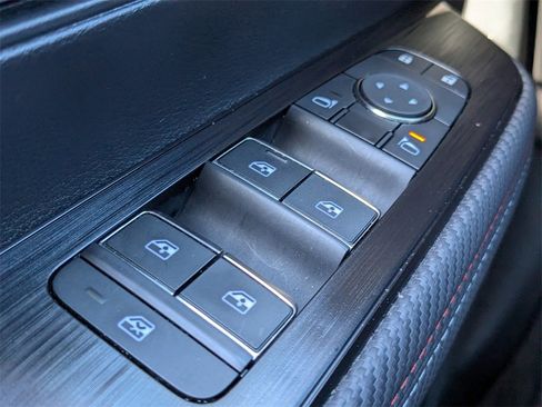 Used 2025 Nissan Kicks SR w/ Illumination Package image 22