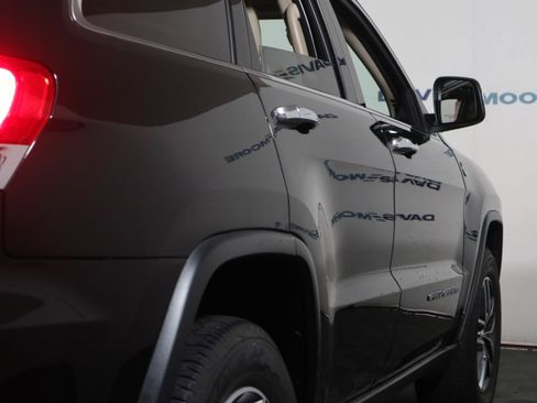 Used 2017 Jeep Grand Cherokee Limited image 5