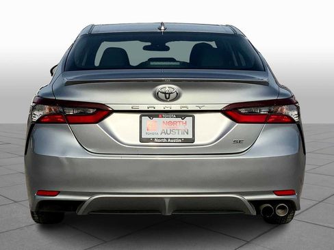 Used 2022 Toyota Camry SE FWD image 5