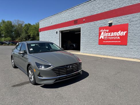 Used 2023 Hyundai Sonata SE FWD image 1