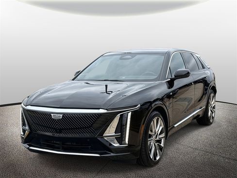 Used 2025 Cadillac Lyriq Luxury w/ LPO, Floor Liner Package image 7