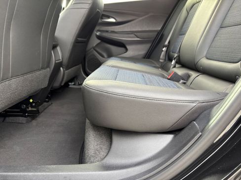 Used 2025 Buick Envista Preferred image 25