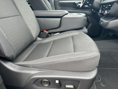 New 2026 Chevrolet Suburban LS image 15