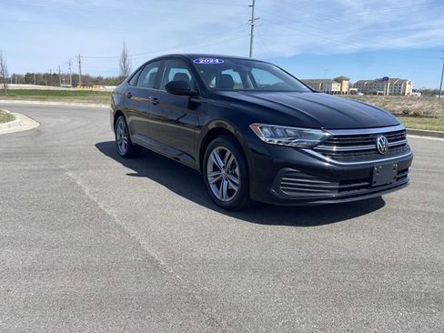 Used 2024 Volkswagen Jetta SE image 7