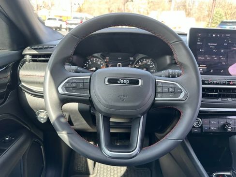 Used 2025 Jeep Compass Trailhawk AWD/4WD image 29