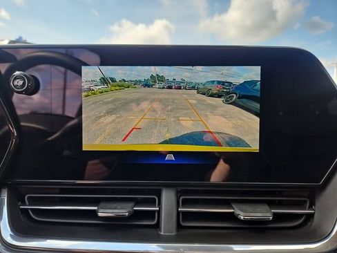 Used 2025 Chevrolet Trax ACTIV w/ Driver Confidence Package FWD image 21