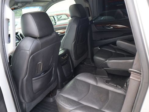 Used 2017 Cadillac Escalade Luxury RWD image 35