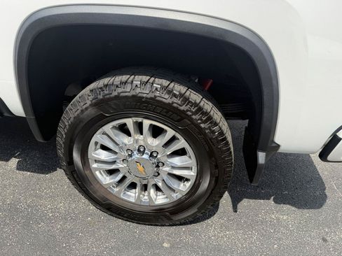 Used 2022 Chevrolet Silverado 2500 High Country w/ Technology Package AWD/4WD image 13