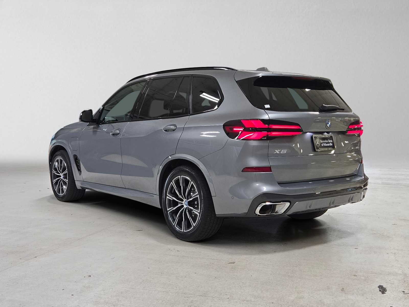 Used 2025 BMW X5 xDrive50e w/ M Sport Package AWD/4WD image 5