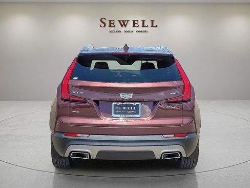 Certified 2022 Cadillac XT4 Premium Luxury w/ LPO, Radiant Package AWD/4WD image 4