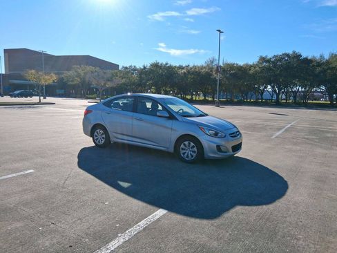 Used 2017 Hyundai Accent SE image 8