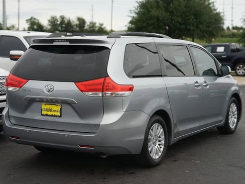 Used 2013 Toyota Sienna XLE w/ Entertainment Pkg FWD image 5