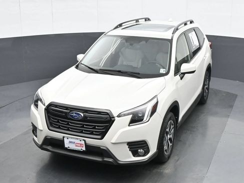 Used 2023 Subaru Forester Premium AWD/4WD image 17