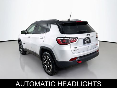 Used 2024 Jeep Compass Trailhawk AWD/4WD image 10