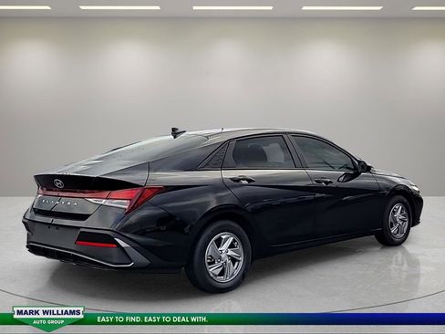 Used 2024 Hyundai Elantra SE image 8