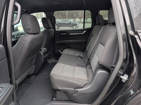 Used 2025 GMC Acadia Elevation image 30