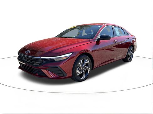 Certified 2025 Hyundai Elantra Sport image 7