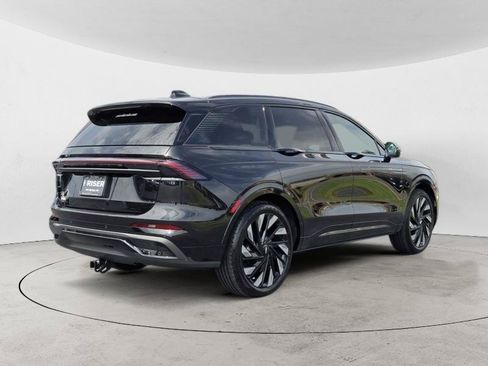 Used 2025 Lincoln Nautilus Reserve AWD/4WD image 3