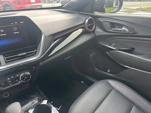 Used 2024 Chevrolet Trax RS w/ Sunroof Package FWD image 14