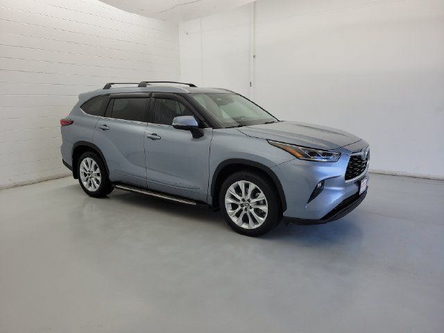 Used 2021 Toyota Highlander Limited FWD image 4