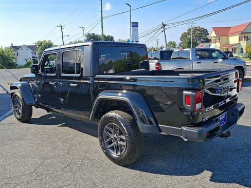New 2025 Jeep Gladiator Sport image 4
