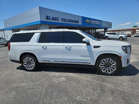 Used 2024 GMC Yukon XL Denali Ultimate AWD/4WD image 9