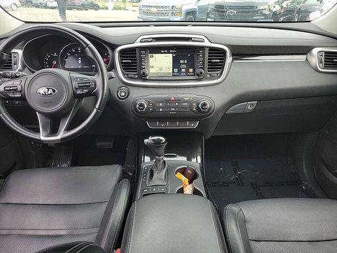 Used 2016 Kia Sorento SX image 9