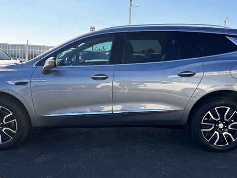 Used 2021 Buick Enclave Essence FWD image 4