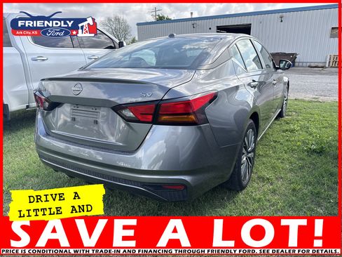 Used 2024 Nissan Altima 2.5 SV image 4
