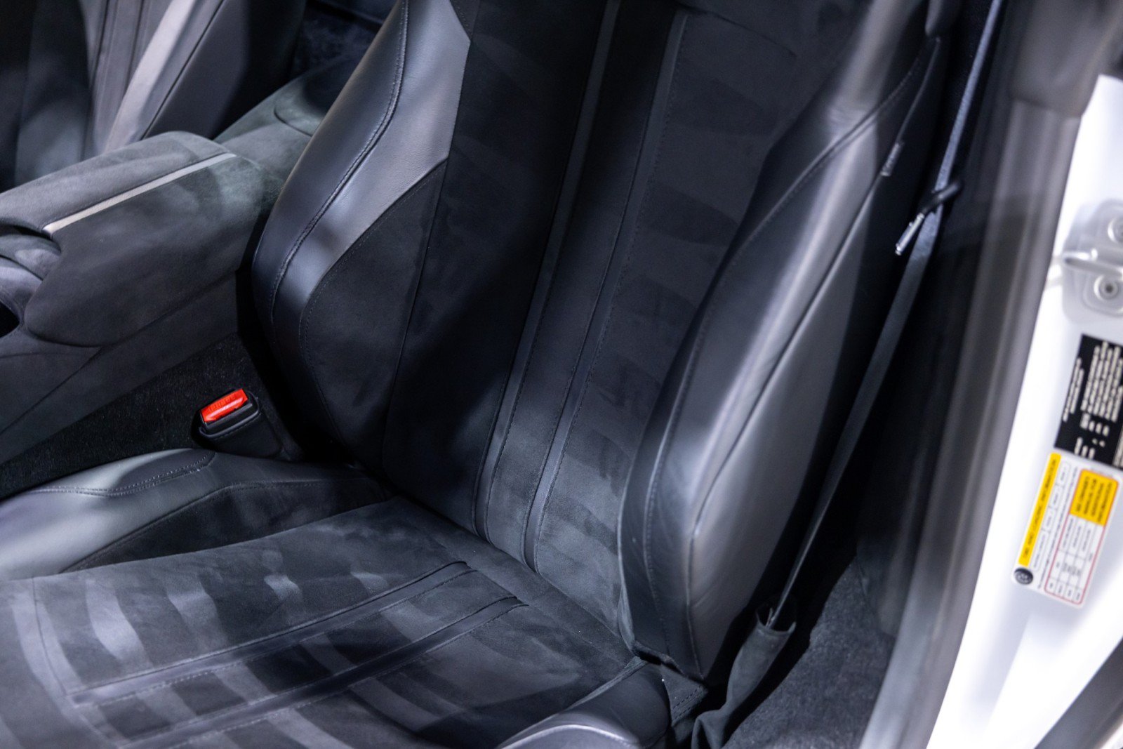 Used 2019 Aston Martin V8 Vantage Coupe RWD image 45