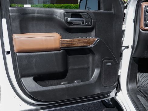 Used 2019 Chevrolet Silverado 1500 High Country w/ Technology Package image 15